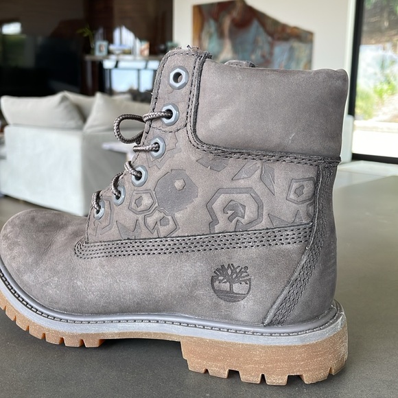BRAND NEW Timberland Boots - Picture 3 of 16